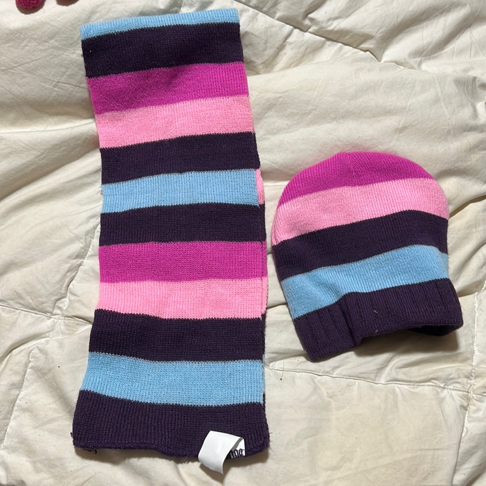 Multi striped girls hat and scarf